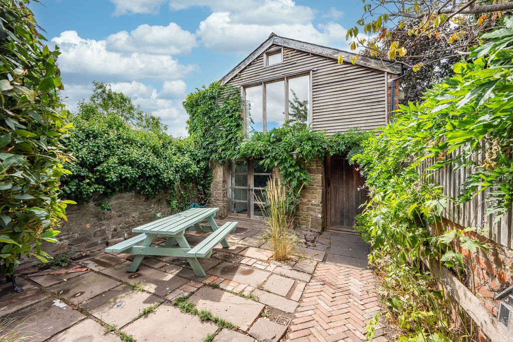 Detached Barn- click for photo gallery